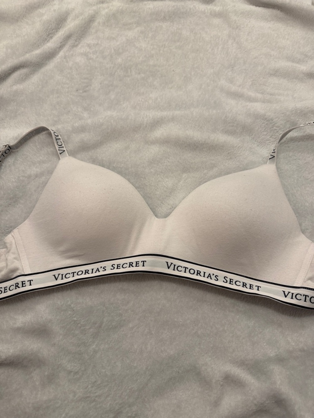 Victoria's Secret White Wireless Logo Band Bra